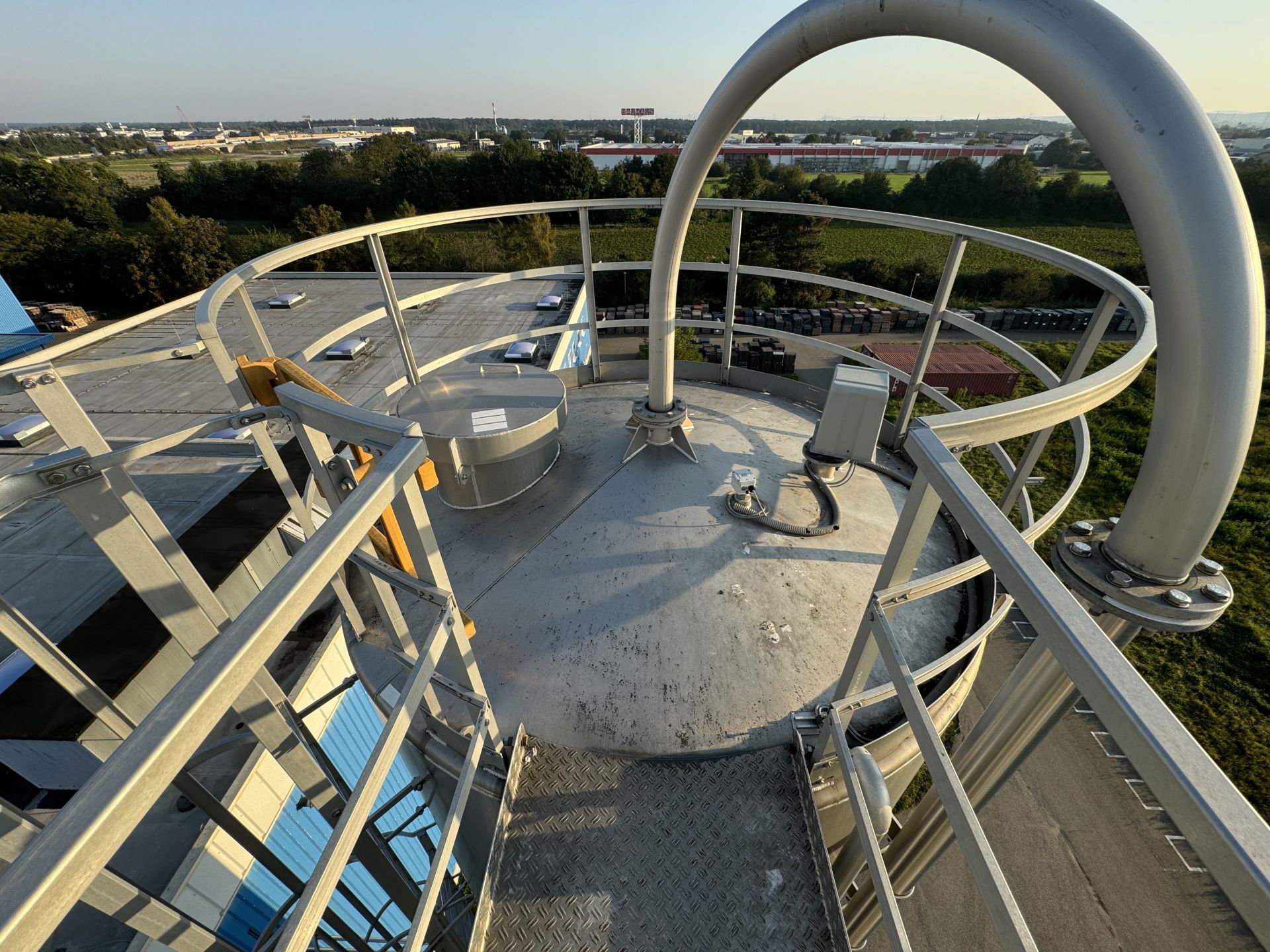 Aluminiumsilo mit langer Standzarge (Granulatsilo) (3)