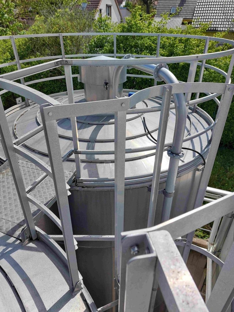 Aluminiumsilo mit langer Standzarge (3)