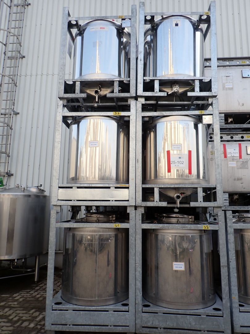Transportcontainer aus Edelstahl im Rahmengestell (1)