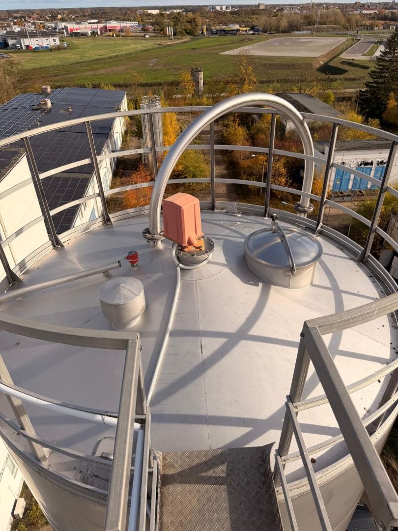 Edelstahl-Lagersilo mit langer Standzarge (4)