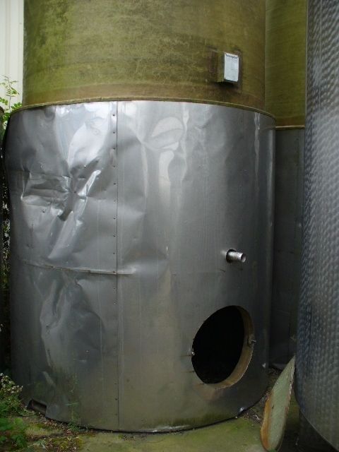 GFK - Tank, stehend auf Fußring (2)