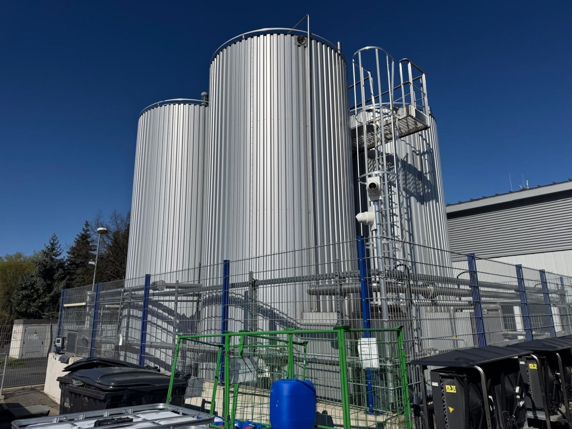 R&uuml;hrwerktank aus Edelstahl, isoliert, k&uuml;hlbar (1)