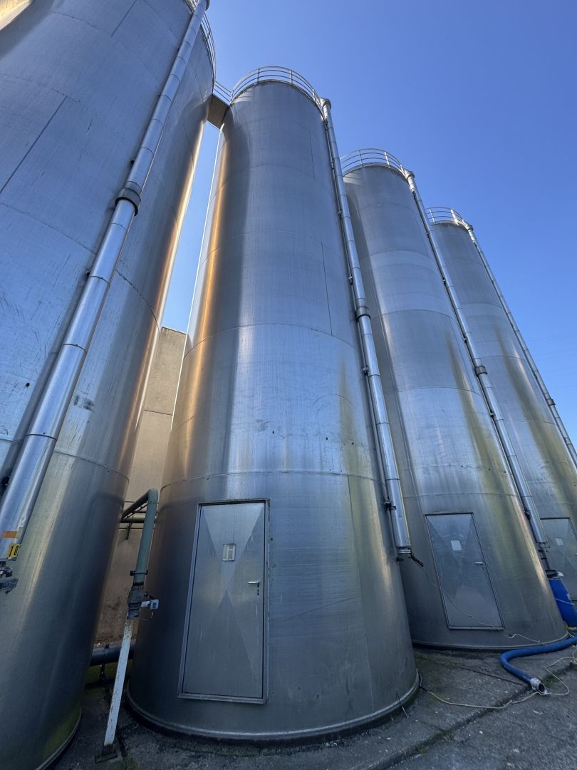 Lagersilo aus Aluminium mit langer Standzarge (2)