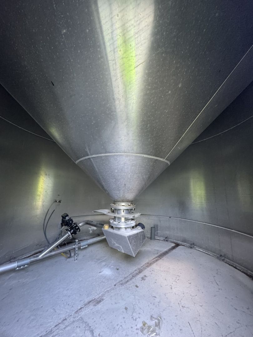 Lagersilo aus Aluminium mit langer Standzarge (3)