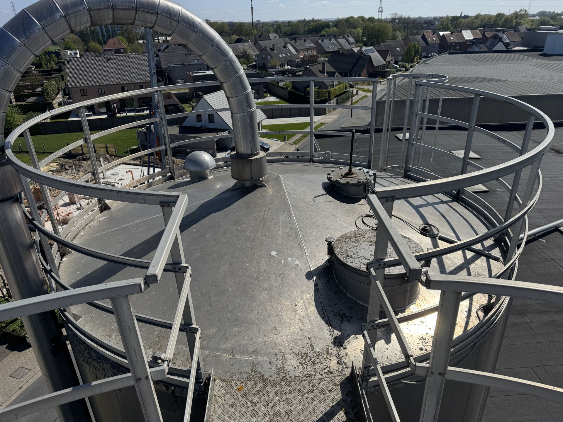 Lagersilo aus Aluminium mit langer Standzarge (4)