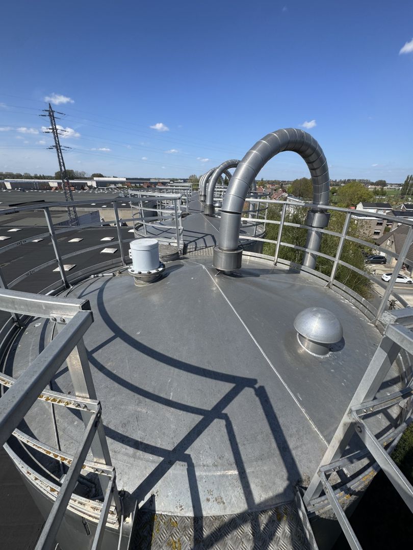 Lagersilo aus Aluminium mit langer Standzarge (5)