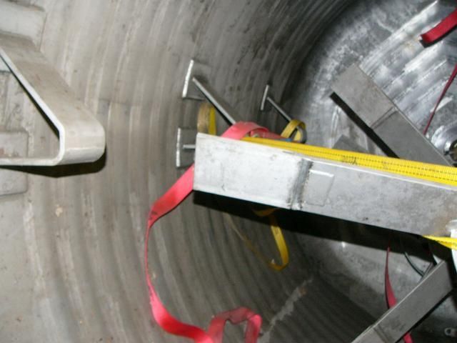 Auf Pratzen hängender Edelstahl-Rührwerksbehälter (5)
