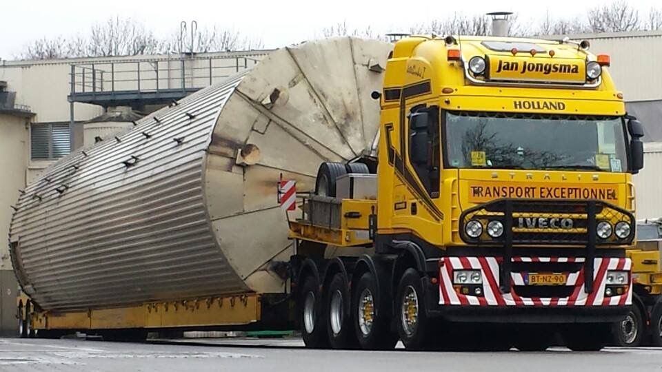 Auf Fußring stehender Edelstahlbehälter aus V2A (3)