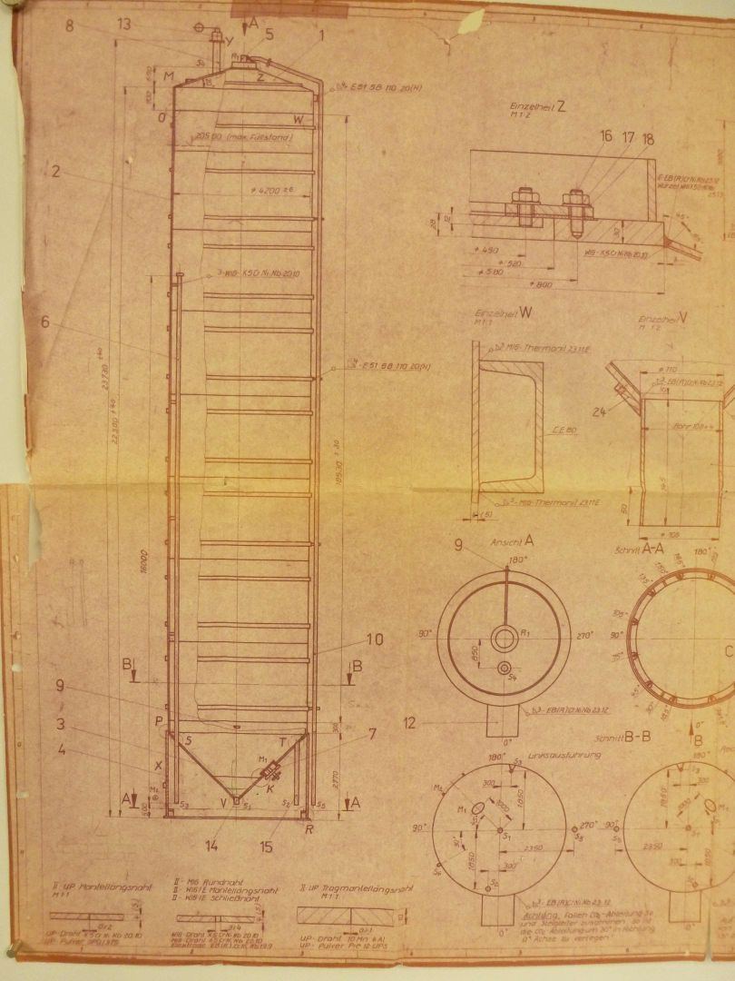 Auf Fußring stehender Edelstahlbehälter aus V2A (4)