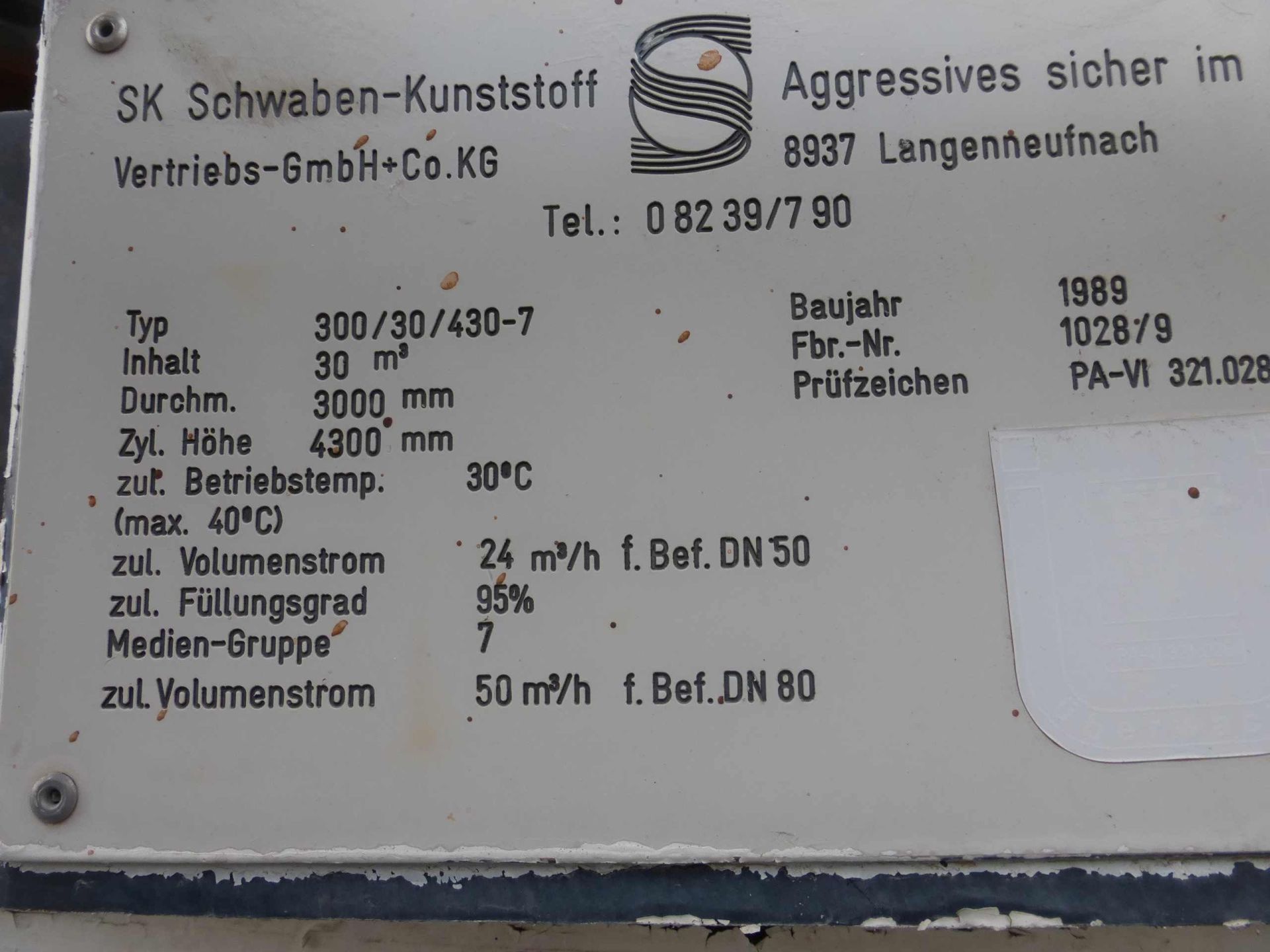 PE-Flachbodenbehälter mit Auffangwanne (2)