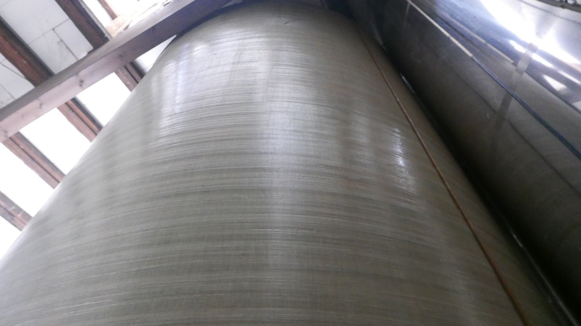 Lagerbehälter aus GFK, auf 8 Kegelfüßen (2)