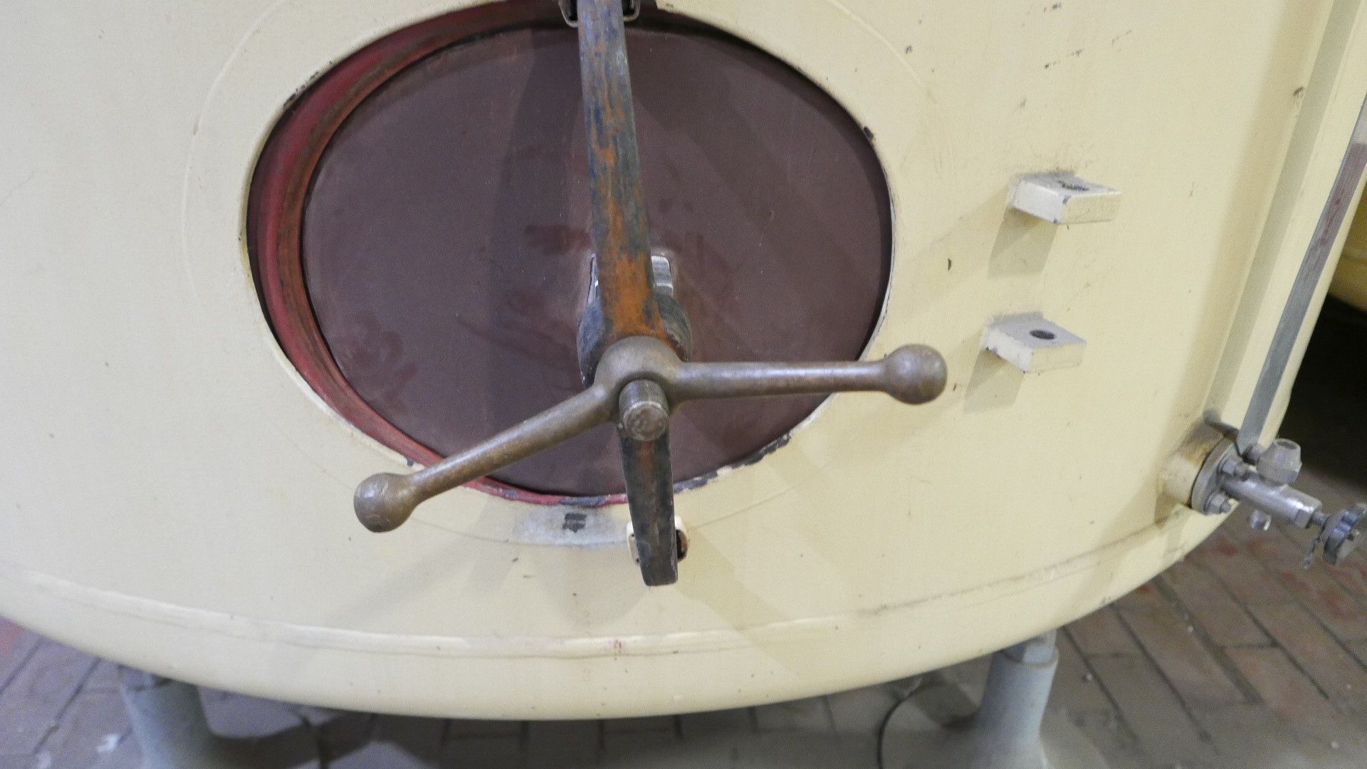 Lagerbehälter aus Stahl, innen schichtet (2)