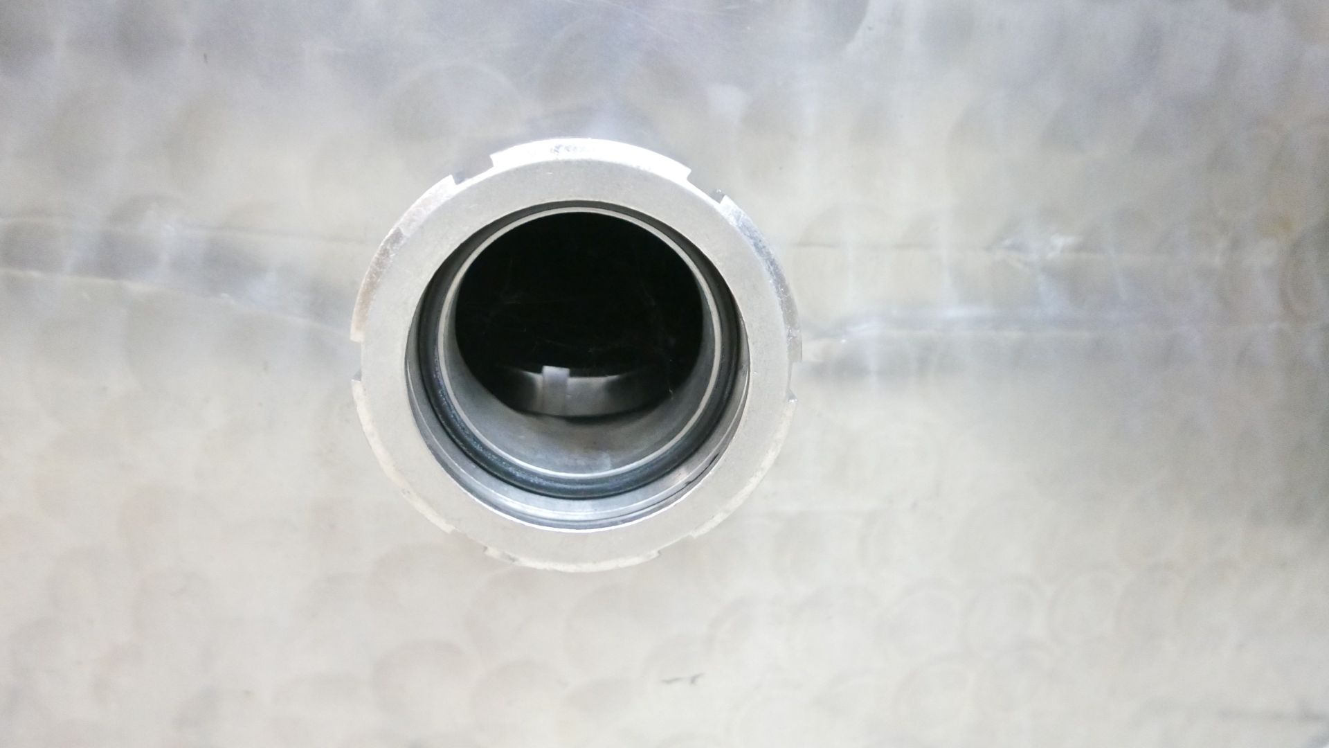 Flachbodenbehälter aus V2A, stehend (2)
