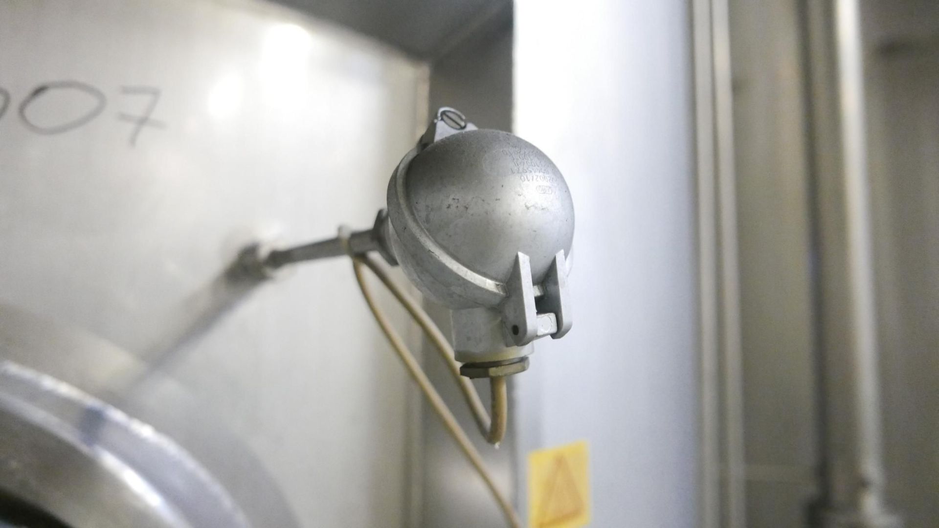 Edelstahlbehälter aus V2A, stehend, mit Isolierung (4)