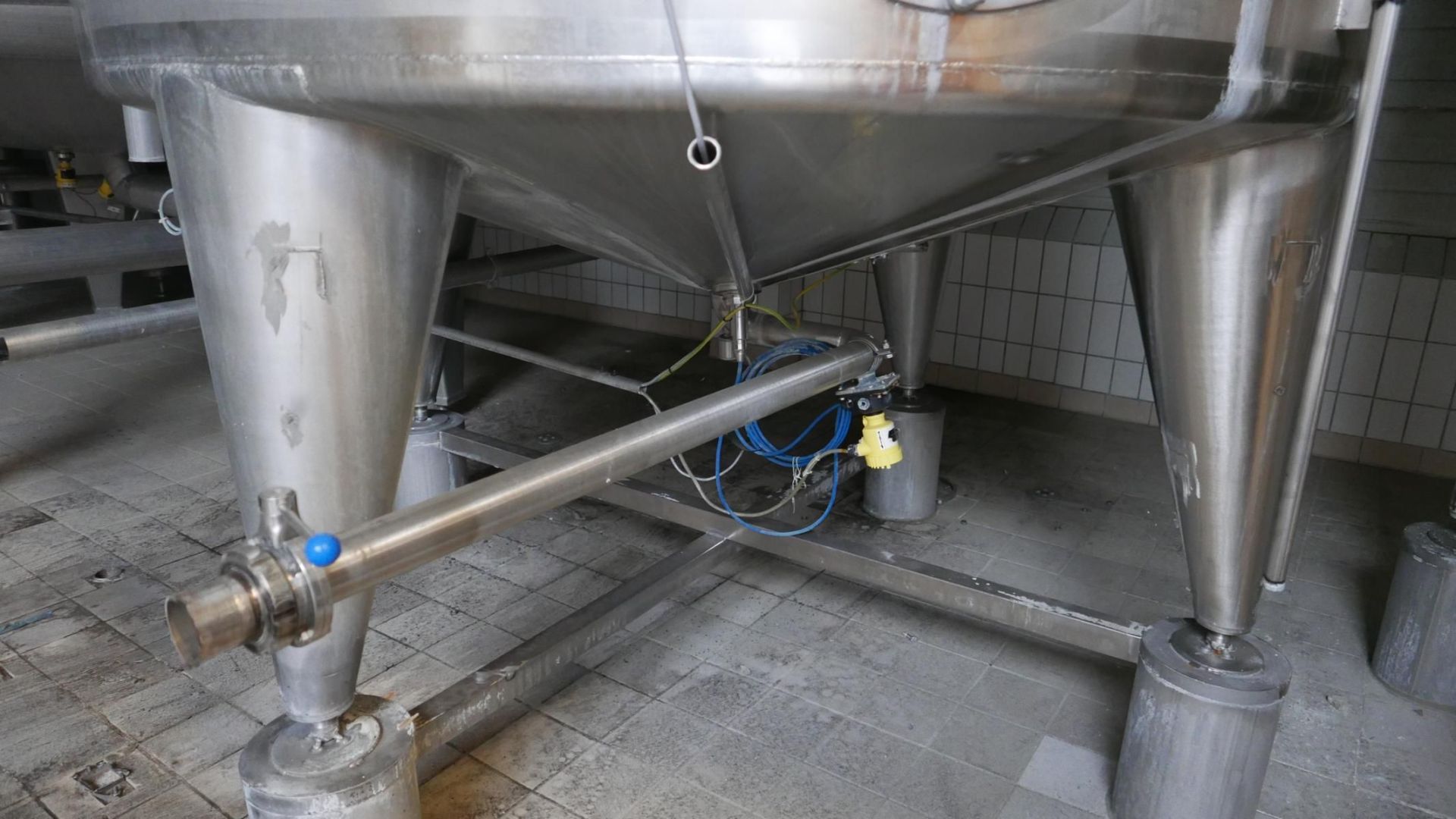 Edelstahl-Rührwerkbehälter aus V2A, stehend (3)