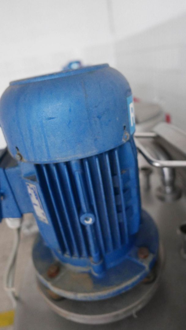 Edelstahl-Rührwerkbehälter aus V2A, stehend (5)