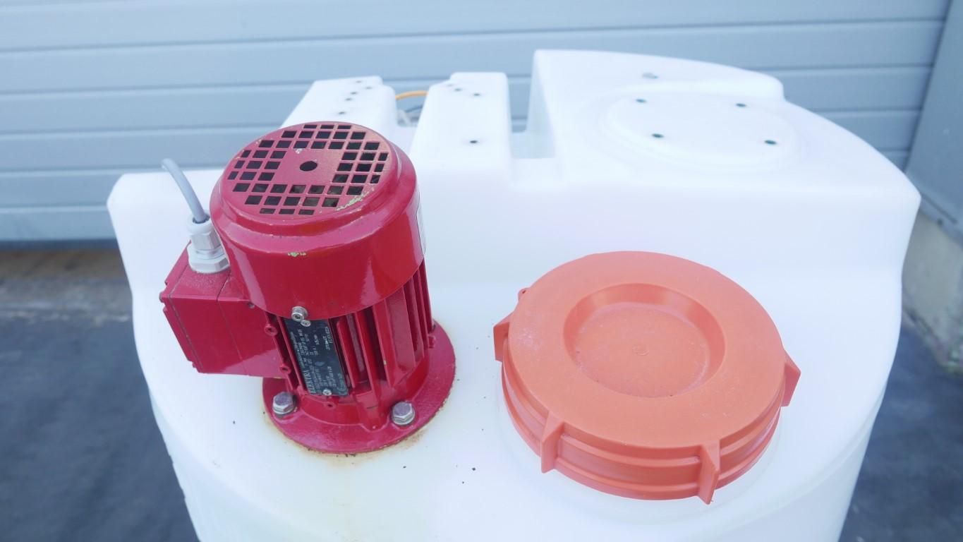 Mischtank aus GFK, stehend (2)