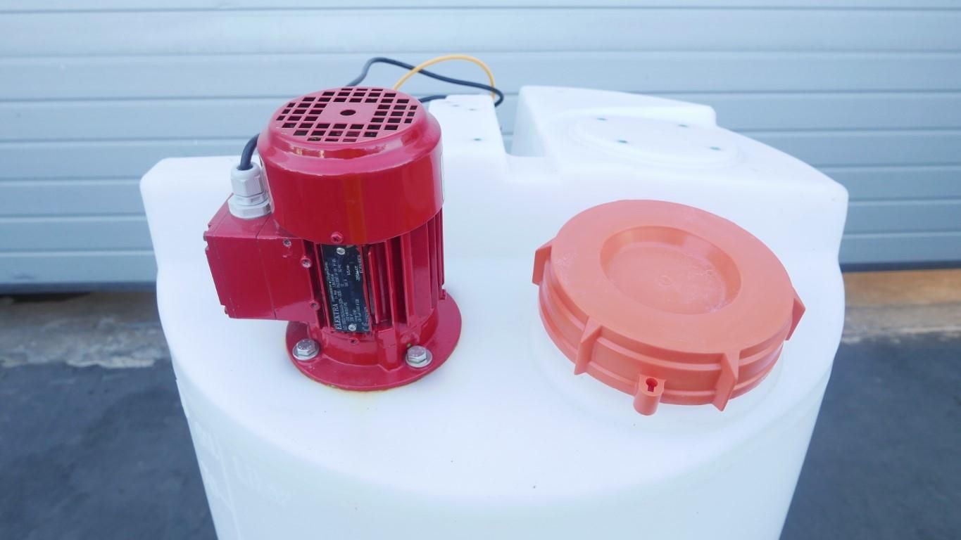 Mischtank aus GFK, stehend (2)
