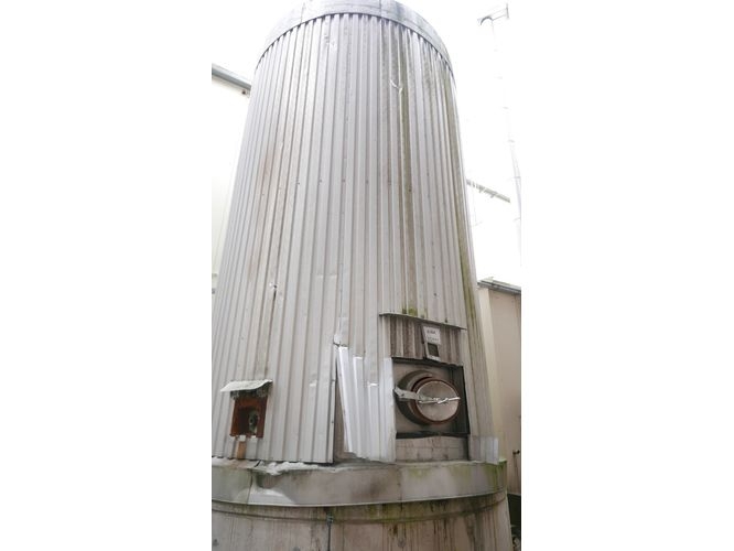 Edelstahlbeh&auml;lter aus V2A, stehend, isoliert (1)