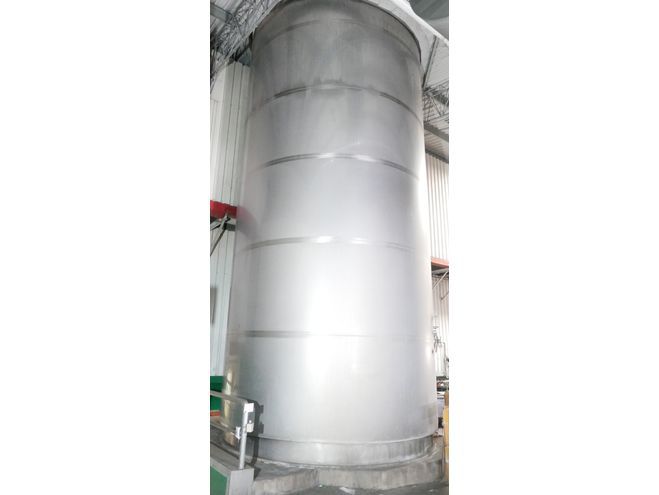 Edelstahl-Rührwerkbehälter aus V2A, stehend, isol. (2)