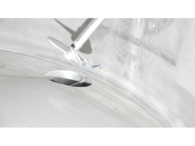 Edelstahl-Rührwerkbehälter aus V2A, stehend, isol. (4)