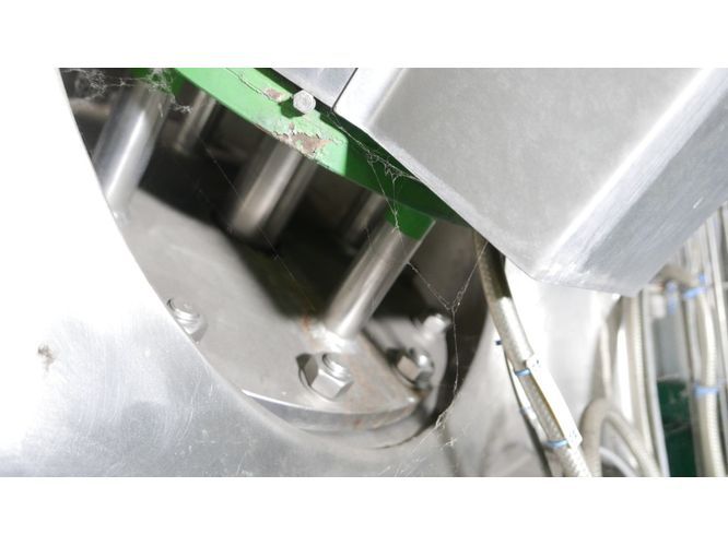 Edelstahl-Rührwerkbehälter aus V2A, stehend, isol. (5)