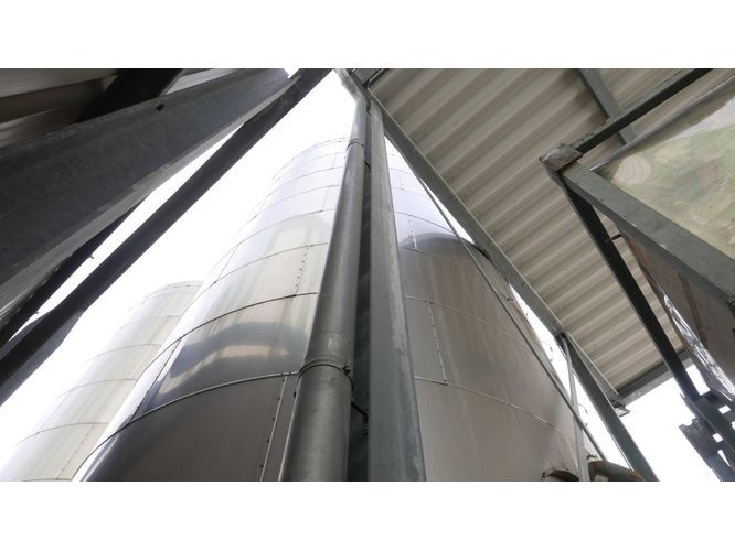 Edelstahl-Rührwerkbehälter aus V2A, stehend, isol. (3)