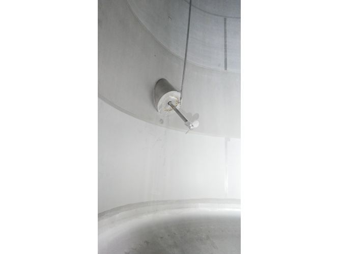 Edelstahl-Rührwerkbehälter aus V2A, stehend, isol. (5)