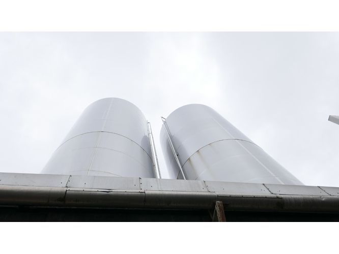 Edelstahl-Rührwerkbehälter aus V2A, stehend, isol. (2)