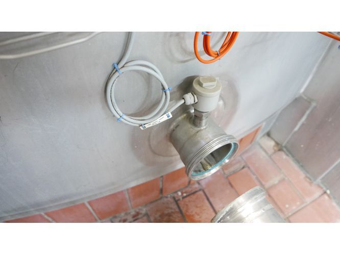 Edelstahl-Rührwerkbehälter aus V2A, stehend, isol. (3)