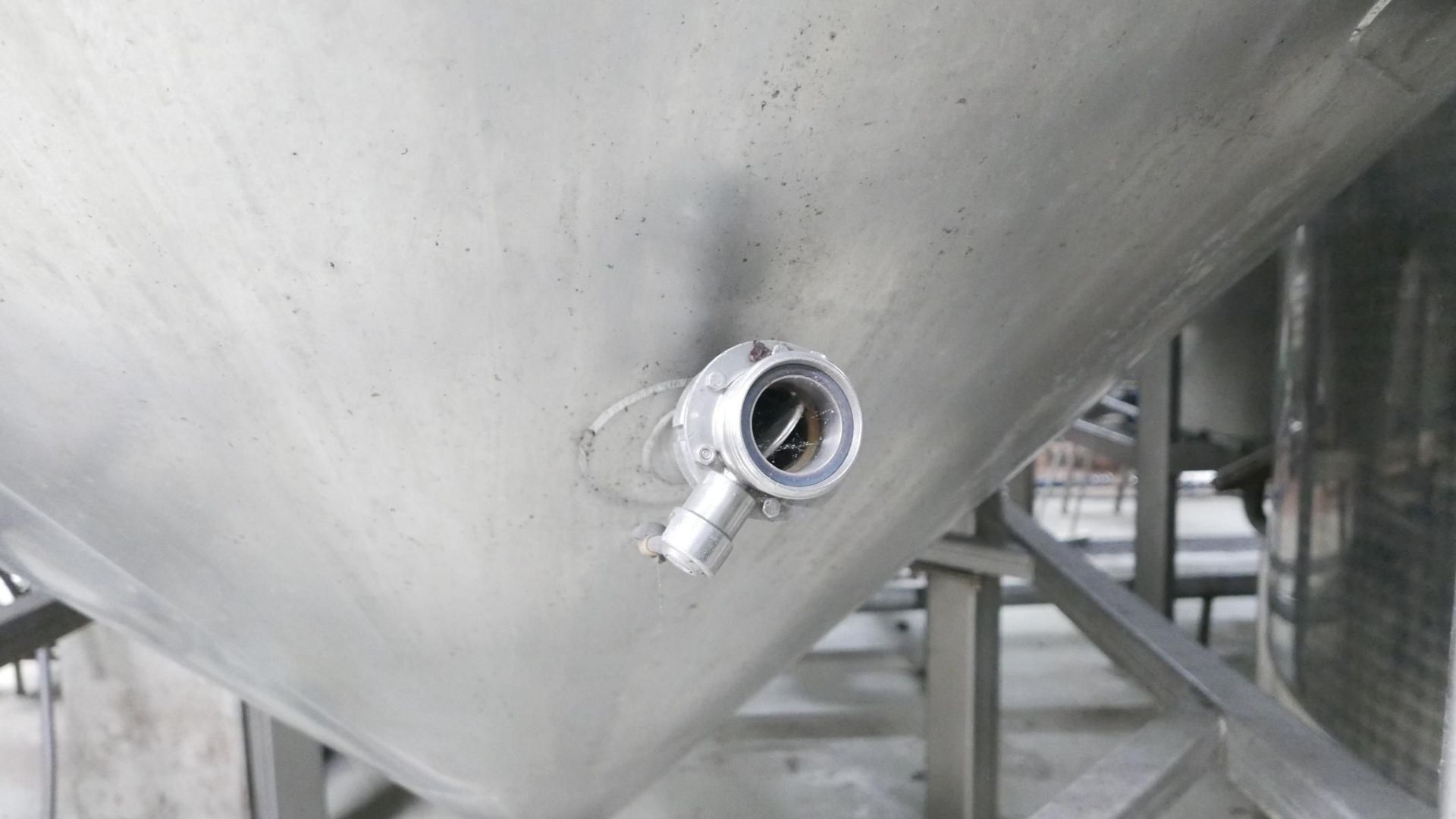 Edelstahl-Rührwerkbehälter aus V2A, stehend (5)